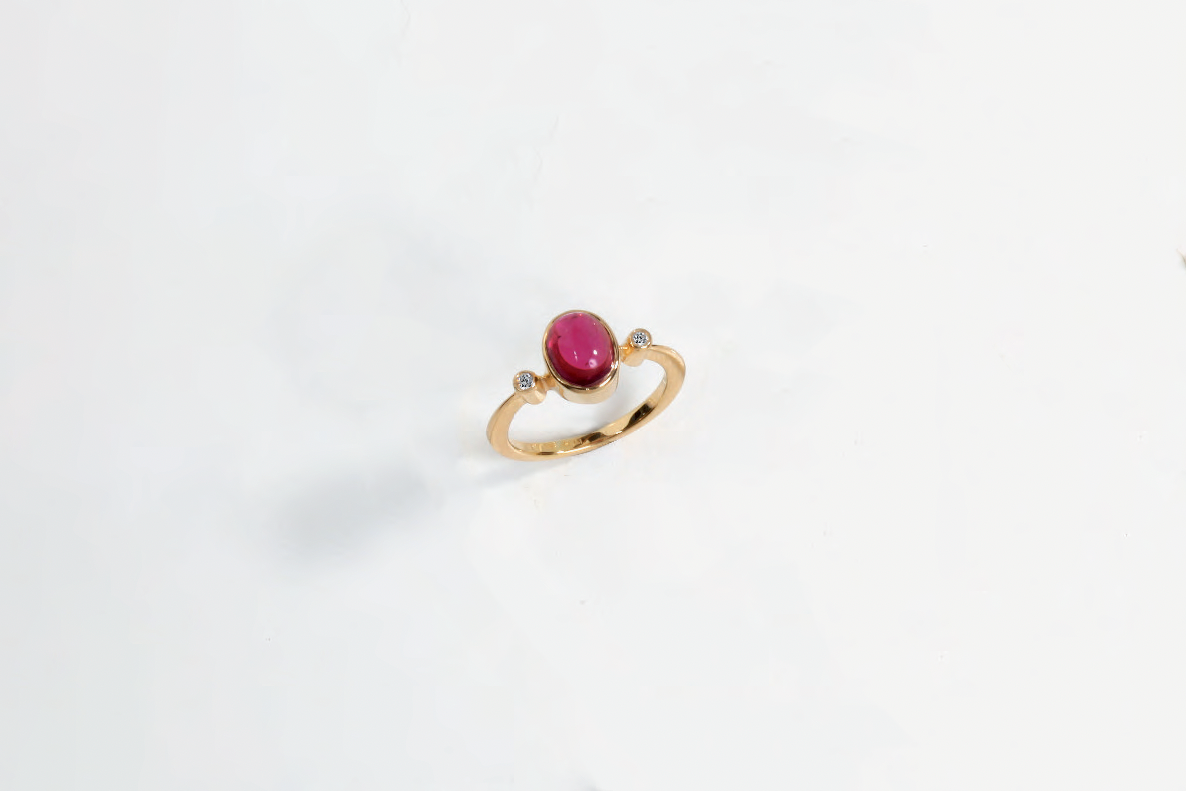 Zarter Goldring mit Rubellite und Brillanten