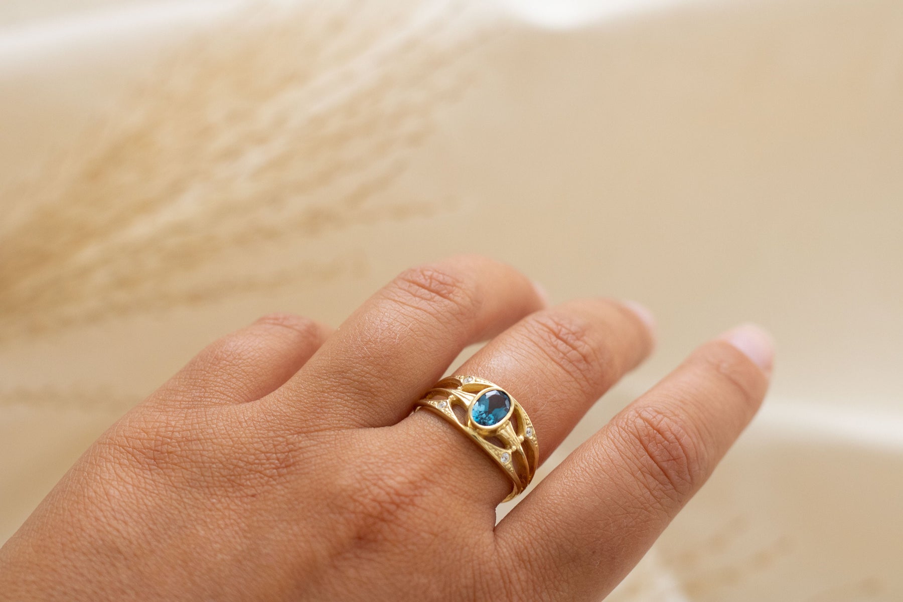 Jugendstil Ring Gelbgold mit London Blau Topas und Brillanten in 585 Gold, 14 Karat Goldring, Antiker Goldring, Art Nouveau Ring, Unikat