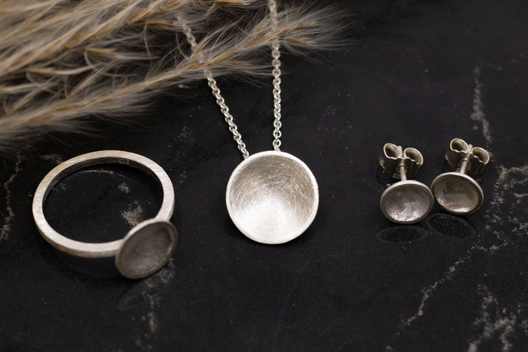 Silberkette 925 Sterling Silber mit mattiertem runden Plättchen, handgefertigt, zeitlos und minimalistisch