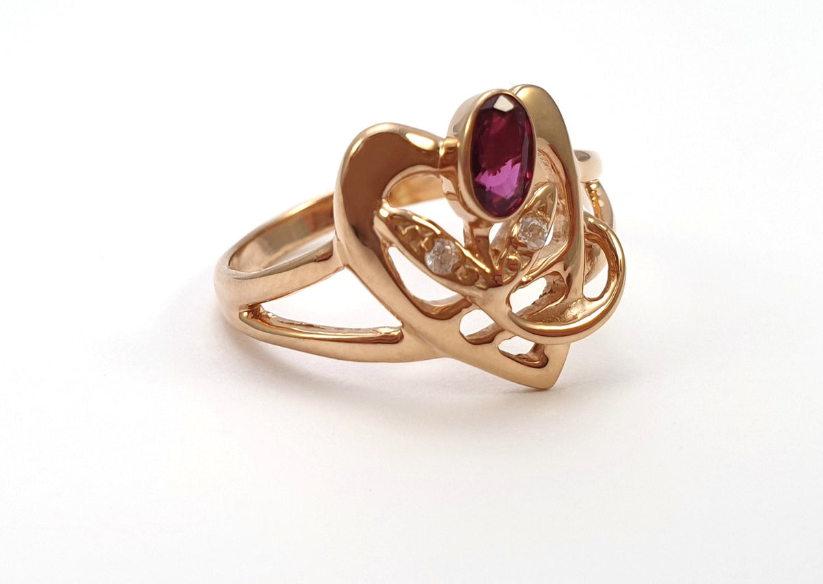 Liebevoller Jugendstil Ring - Rubin oval - 2 Brillanten 0,04 ct - 585 Gelbgold / 14 kt. - Art Nouveau - Liebe - Rose - Herz - Vintage