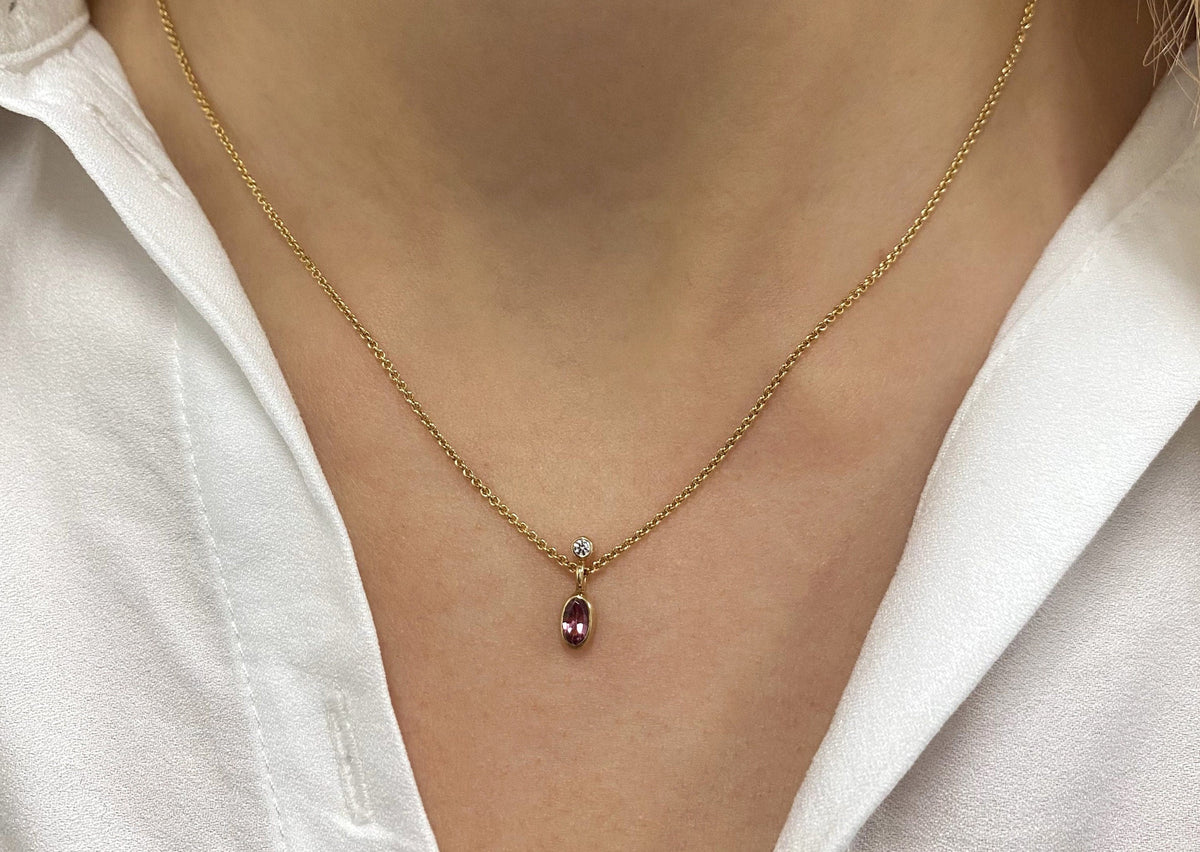 zarte Goldkette mit Rosa Turmalin und Brillant 0,03 ct Edelsteinanhänger 585er oder 750er Gelbgold minimal Braut Halskette ausgefallen