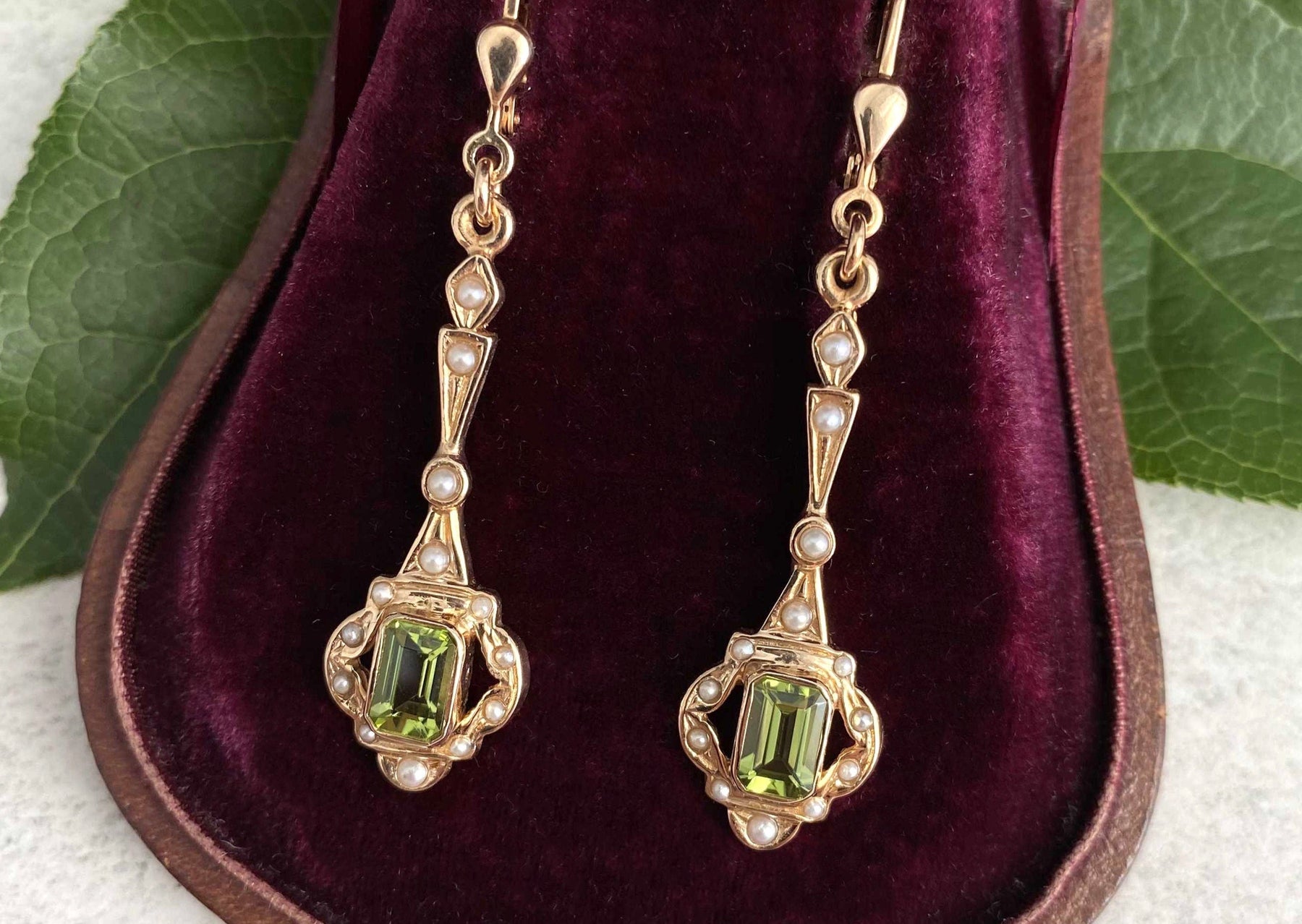 Jugendstil Ohrbügel, Ohrbrisur 925 Silber Rosegold vergoldet, Peridot Edelstein, Ohrhänger Art Nouveau, Oktogon, echte Halbperlen