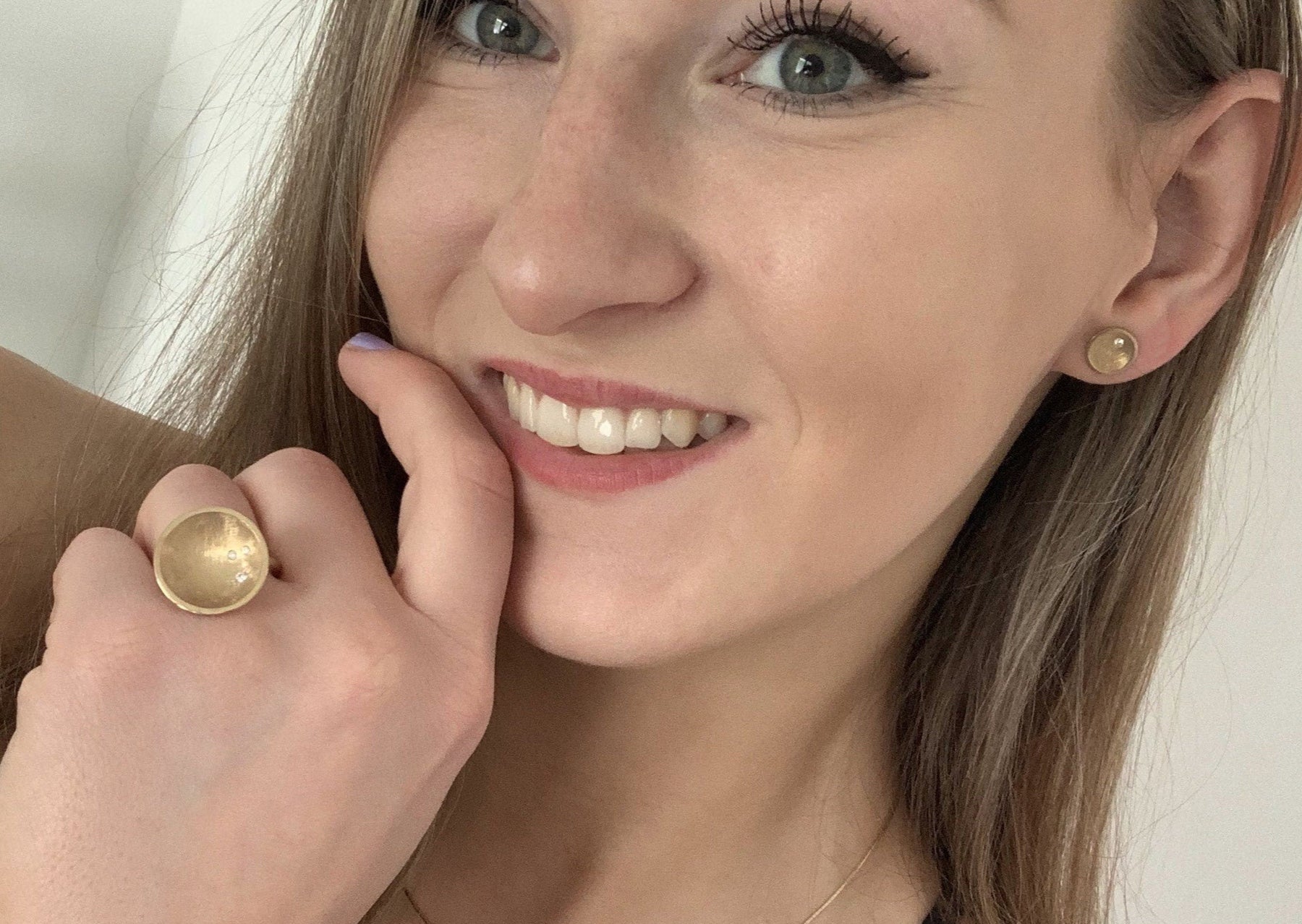 Goldring mit 3 Brillanten 0.07 ct. gesamt Schale 19 mm 585 Gelbgold 14 karat gewölbte Scheibe ausgefallen besonders