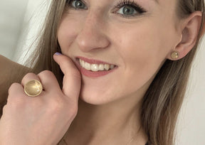 Goldring mit 3 Brillanten 0.07 ct. gesamt Schale 19 mm 585 Gelbgold 14 karat gewölbte Scheibe ausgefallen besonders