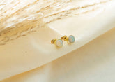 Goldohrstecker mit Opal, Ohrstecker 585 Gold, filigrane Ohrringe, Edelopal, 14 Karat Ohrstecker, Opalschmuck