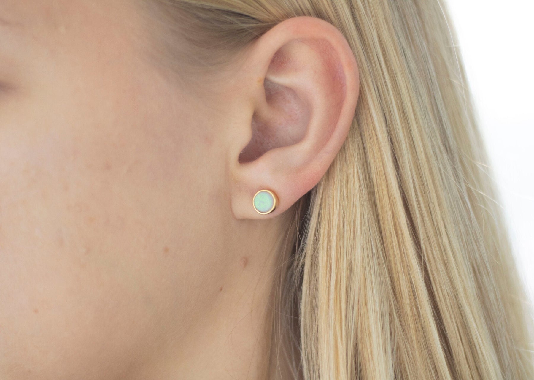 Goldohrstecker mit Opal, Ohrstecker 585 Gold, filigrane Ohrringe, Edelopal, 14 Karat Ohrstecker, Opalschmuck